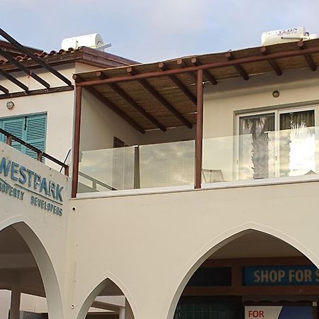 Poseidon'S Limnaria Apartment بافوس الغرفة الصورة